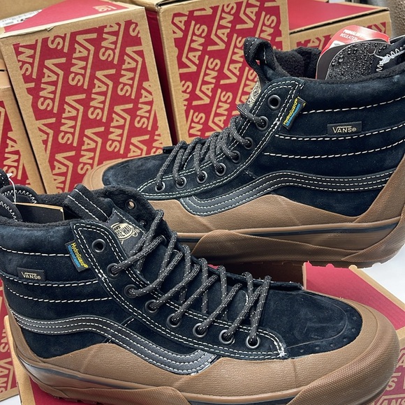Vans Men’s Sk8-Hi Dip Mte-2
Black/Gum
VN0009QKB9M
Boots Cold Weather Snea… - Picture 11 of 16